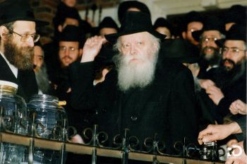 ודאי שהקב"ה יראה ניסים גדולים יותר